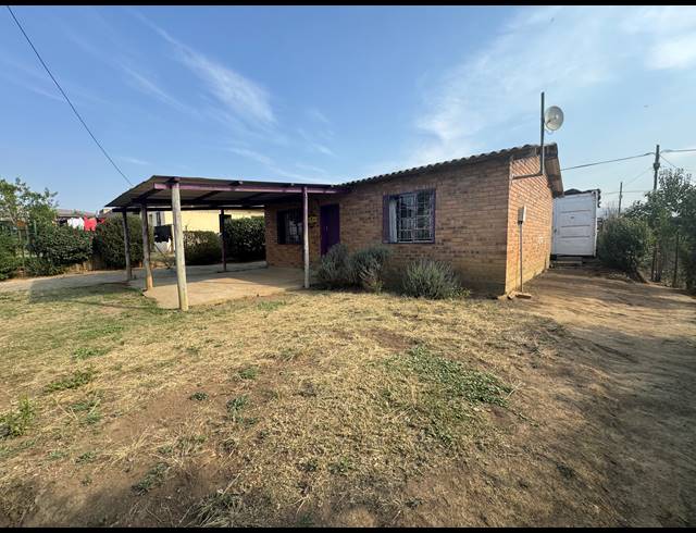 2 BEDROOM FREEHOLD FOR SALE IN MPOPHOMENI